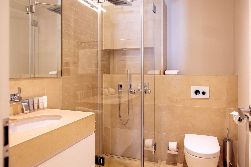 The Wellem Residences Executive Penthouse, 2 Bedrooms 4