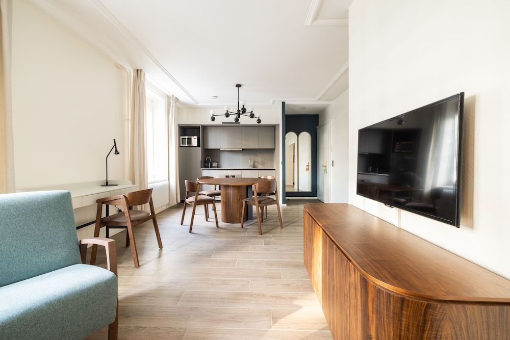 EMA House Serviced Apartments Unterstrass Superior Apartment, 2 Bedrooms, Non Smoking, Kitchen 5