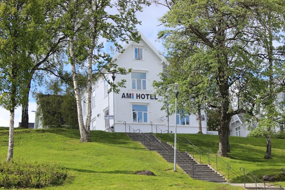 undefined Ami hotel 6