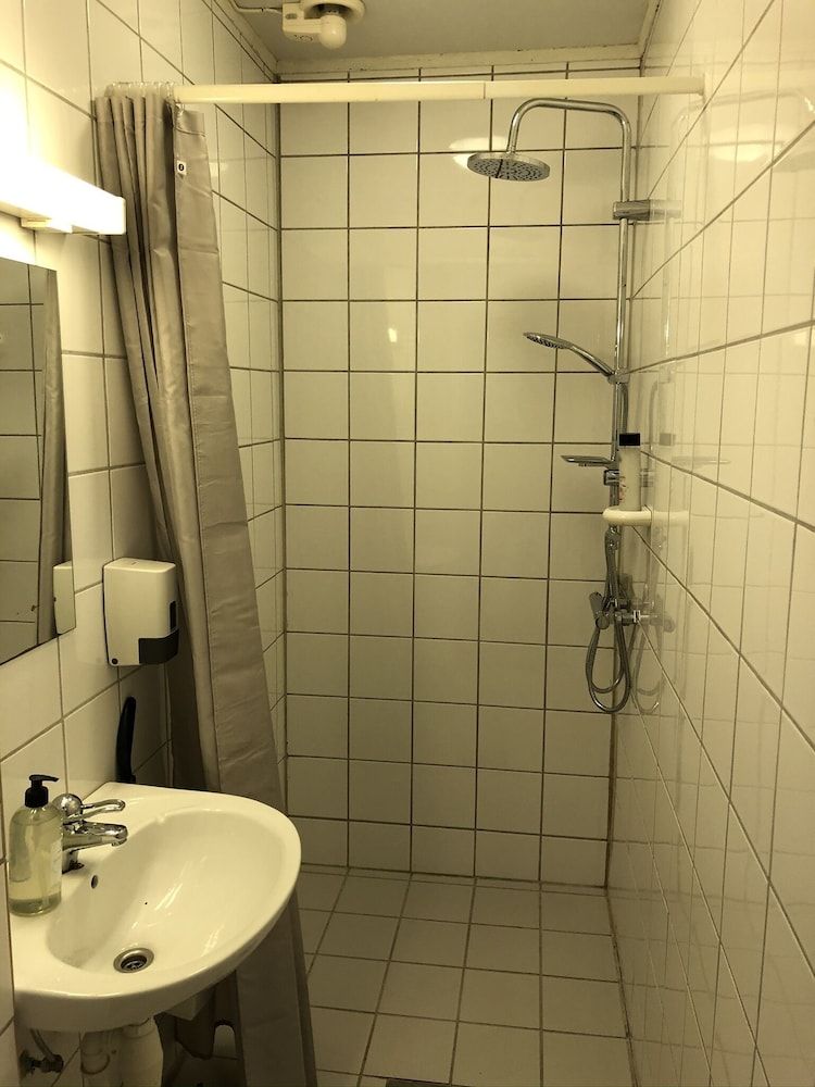 undefined Ami hotel 9