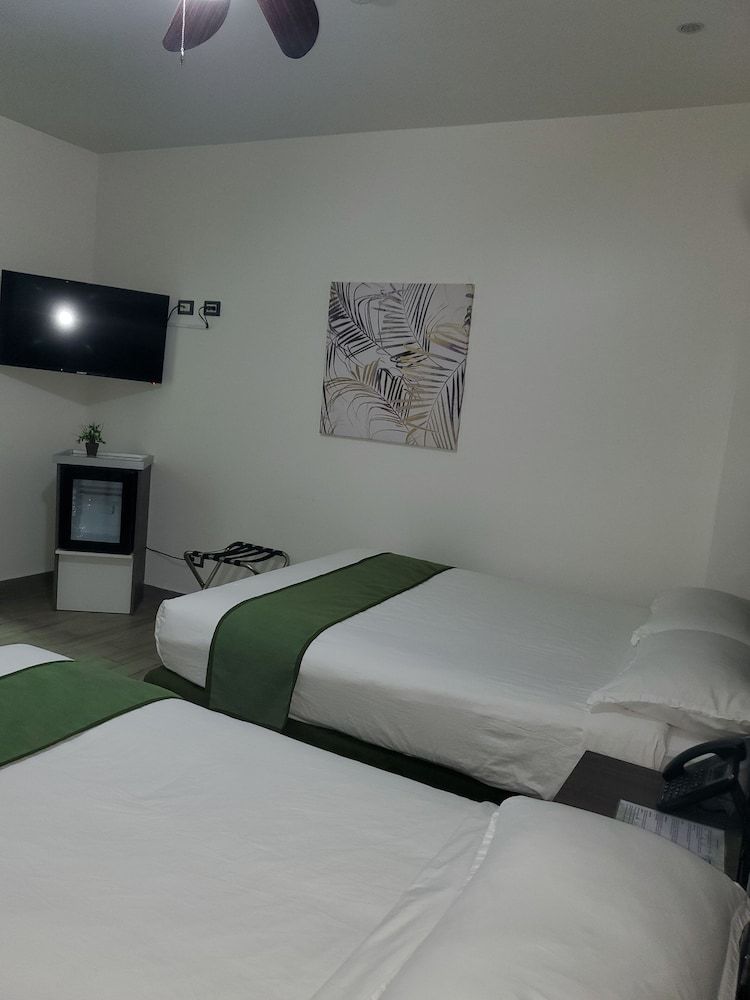 Hotel Cultura Plaza Deluxe Triple Room 4