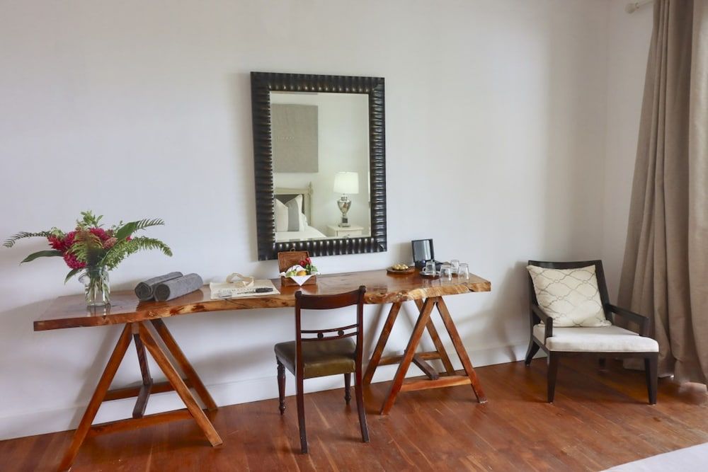 Chateau Elysium Superior Room, 1 King Bed, Ocean View, Beachside 7