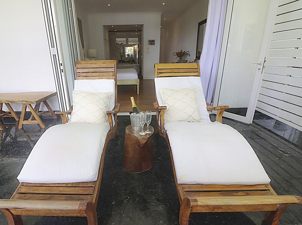 Chateau Elysium Superior Room, 1 King Bed, Ocean View, Beachside 4