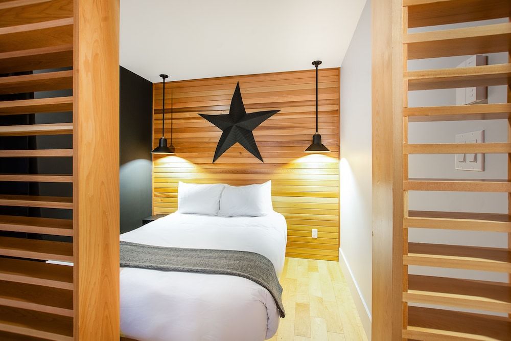 Les Lofts St-Pierre - By Les Lofts Vieux-Quebec Apartment, 2 Bedrooms (SP 301)