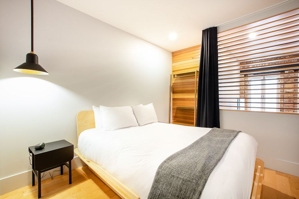 Les Lofts St-Pierre - By Les Lofts Vieux-Quebec Apartment, 2 Bedrooms (SP 301) 2