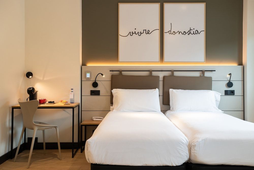 Leonardo Hotel San Sebastián Family Room 3