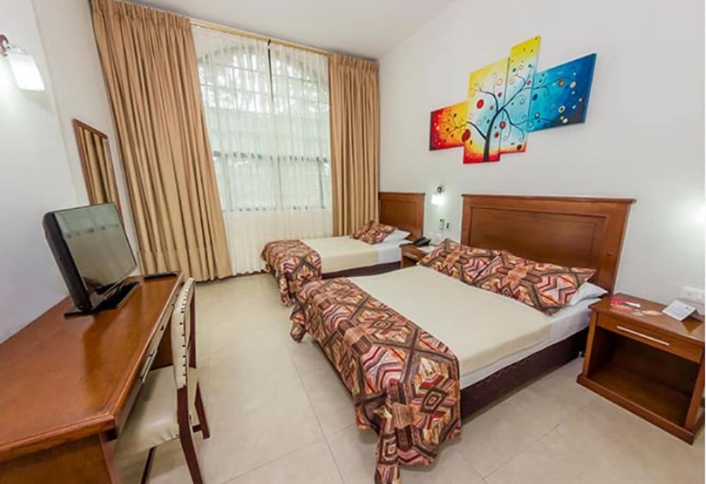 Hotel Guadalajara Standard Room, Multiple Beds 2