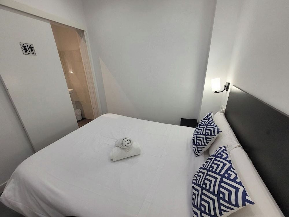 Economy Double Room, 1 Double Bed, Non Smoking, Private Bathroom