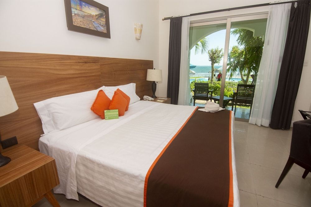 Hotel Playa Caracol Room, 1 King Bed 3
