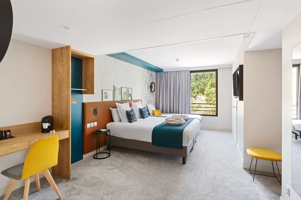Standard Room, 1 Queen Bed, Non Smoking (with Sofabed)