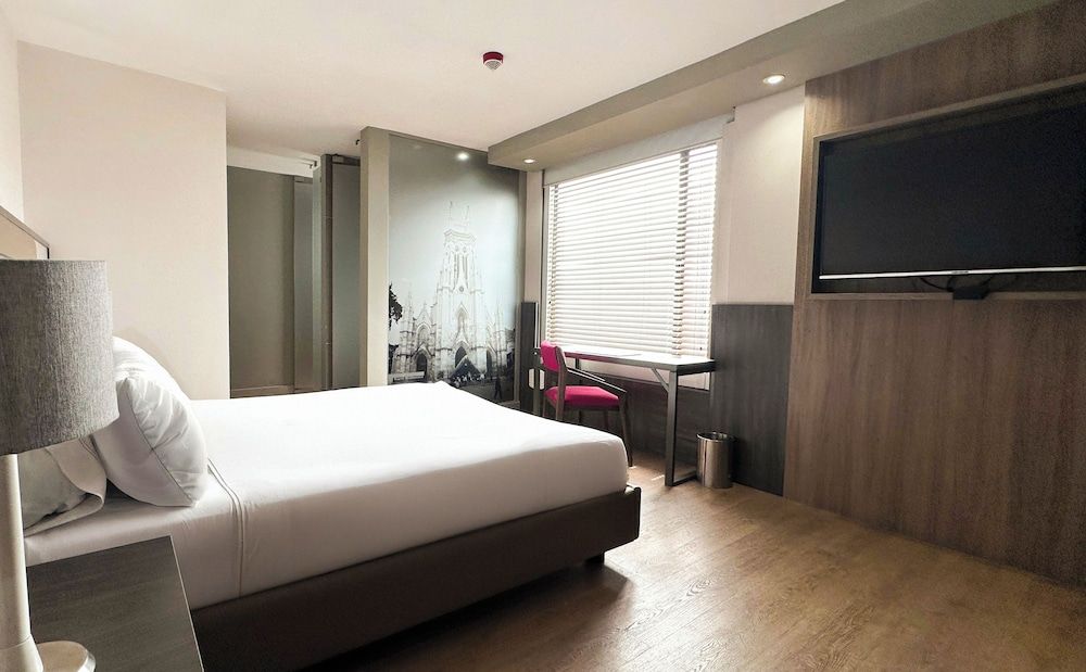 Double Room, 1 Queen Bed