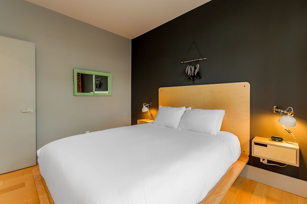 Les Lofts du Trésor - By Les Lofts Vieux-Quebec Apartment, 2 Bedrooms, City View (T301) 4