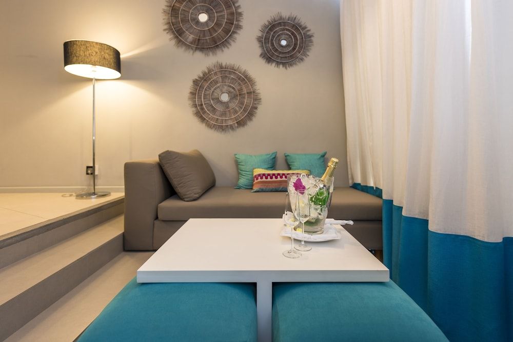 Azur Paradise Deluxe Room, 1 King Bed, Bay View 3