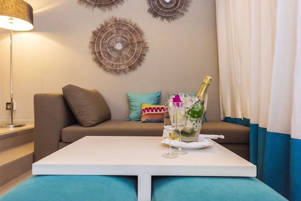 Azur Paradise Deluxe Room, 1 King Bed, Bay View 5