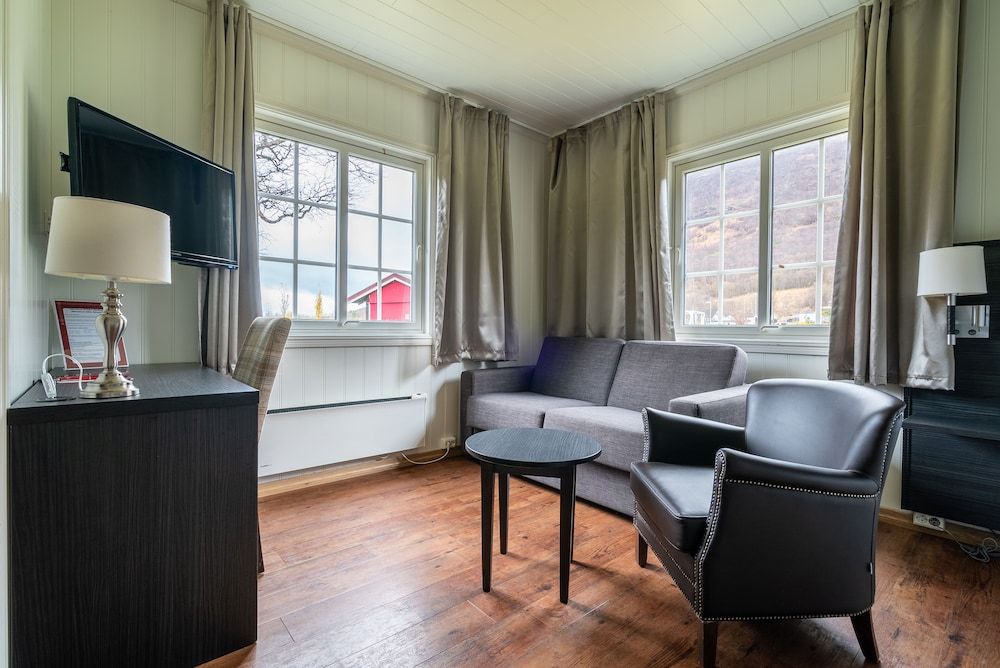Junior Studio