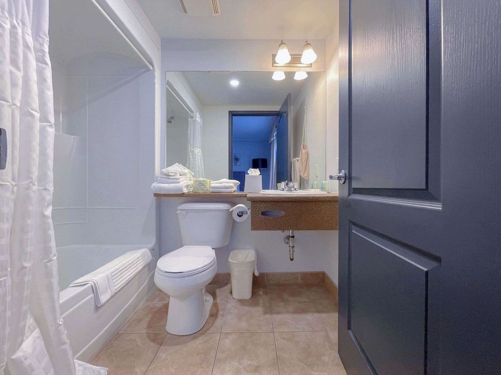 Quality Inn Standard Room, 2 Queen Beds, Non Smoking 6