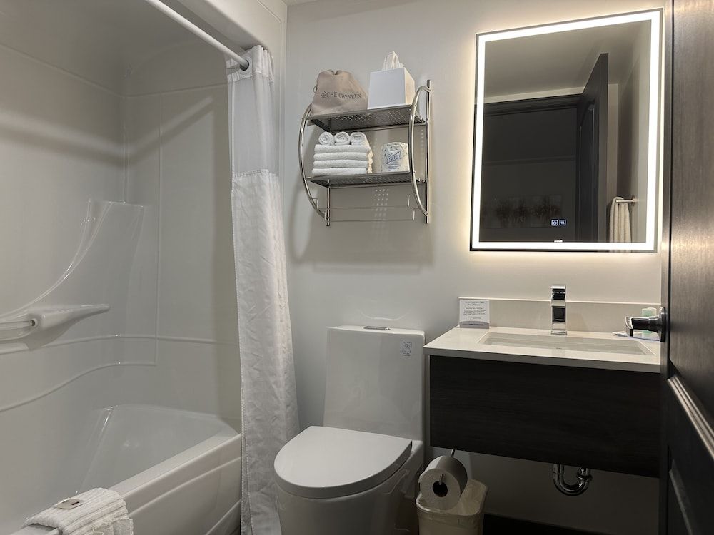 Quality Inn Standard Room, 2 Queen Beds, Non Smoking 5