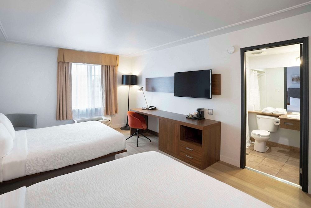 Quality Inn Standard Room, 2 Queen Beds, Non Smoking 2