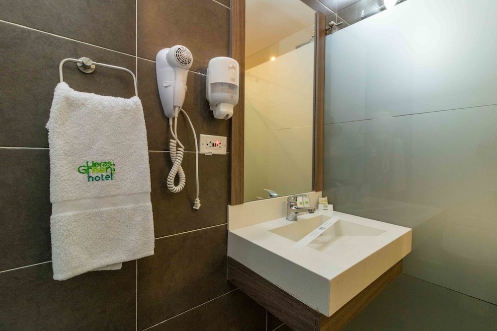 Lleras Green Hotel Junior Suite 3