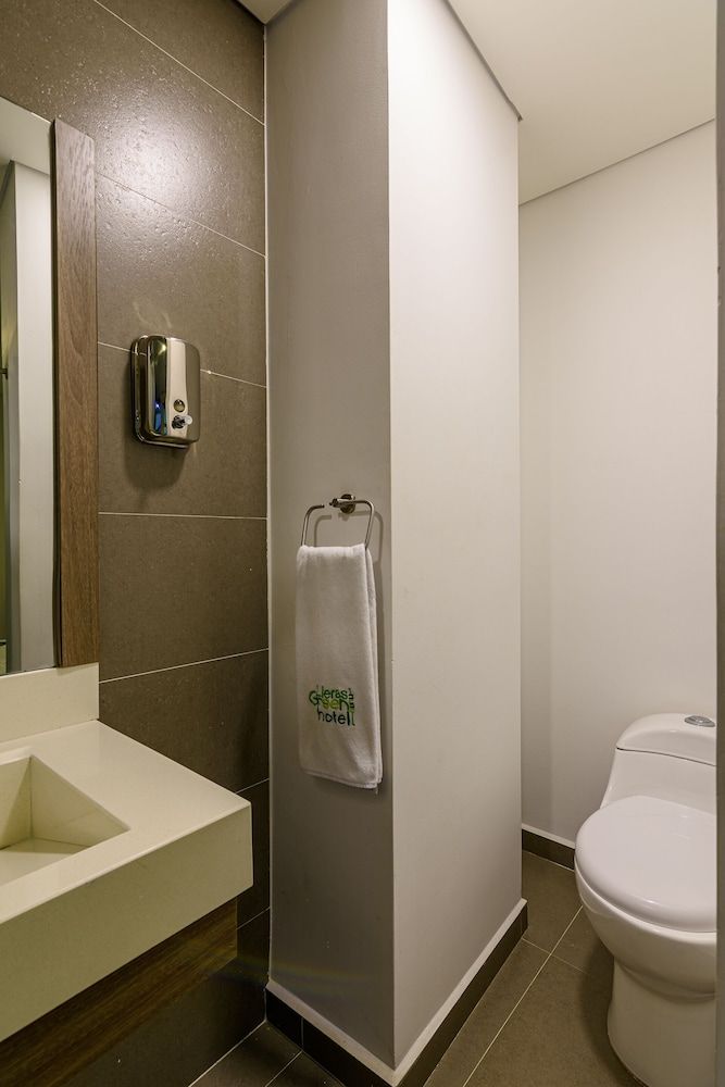 Lleras Green Hotel Standard Economy Room 9
