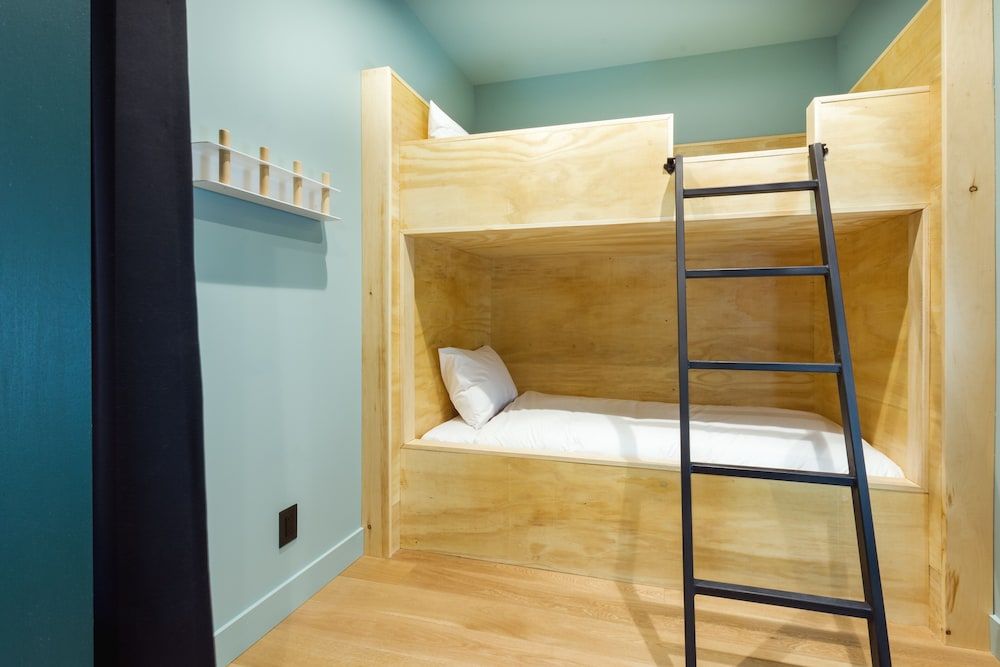 Les Lofts Dorchester - By Les Lofts Vieux-Quebec Loft - 1 queen bed and bunkbeds 2