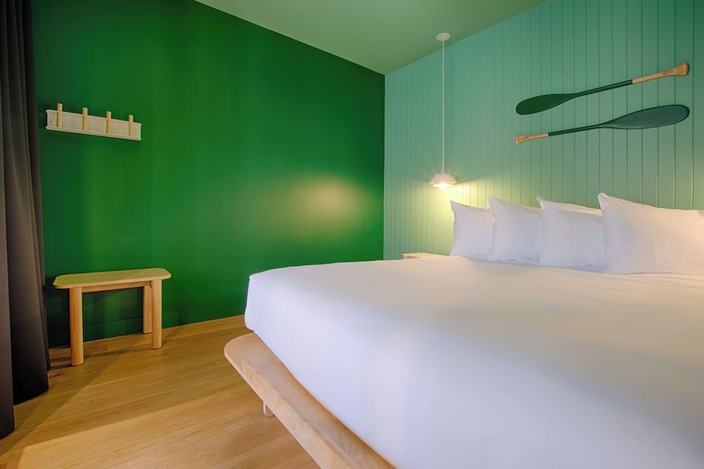 Loft - 1 queen bed and 1 sofa bed, top floor