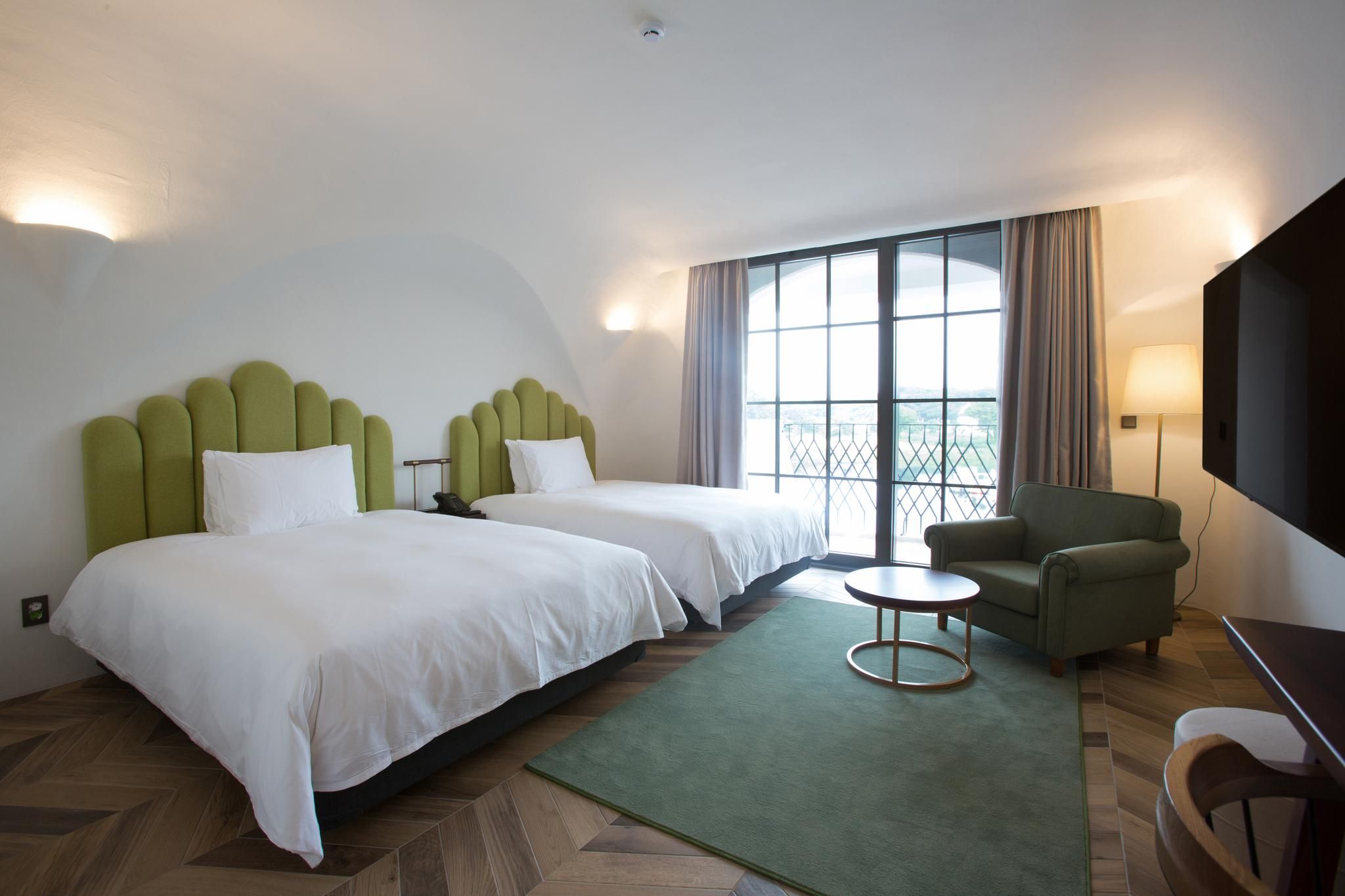 Deluxe Twin Non Smoking Castle View