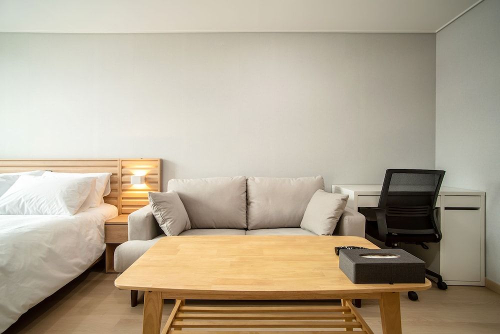 Jeju Centralpark Residence Economy Double Room 9