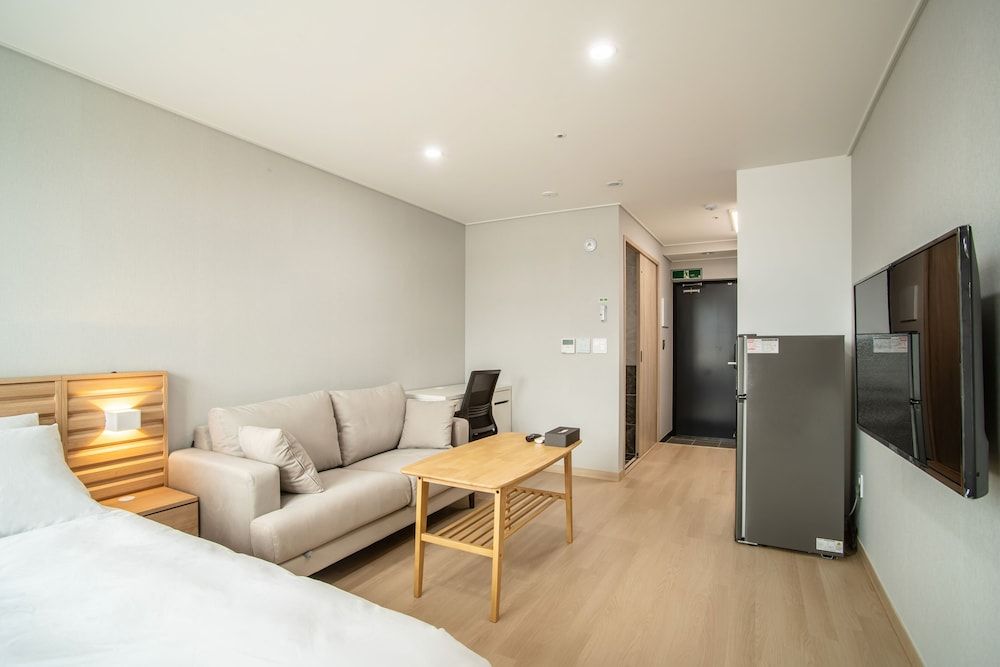 Jeju Centralpark Residence Economy Double Room 12