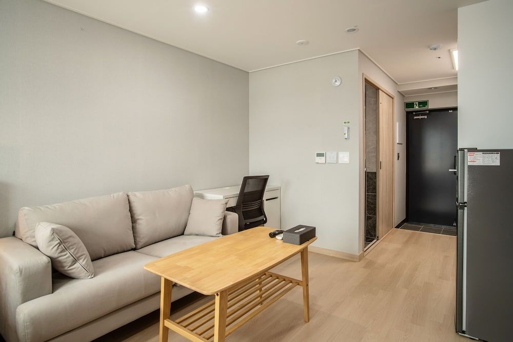 Jeju Centralpark Residence Economy Double Room 10