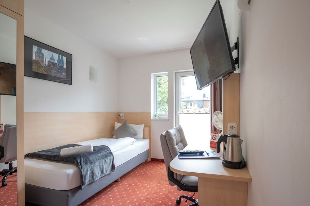 Baltic Hotel Standard Single Room 2