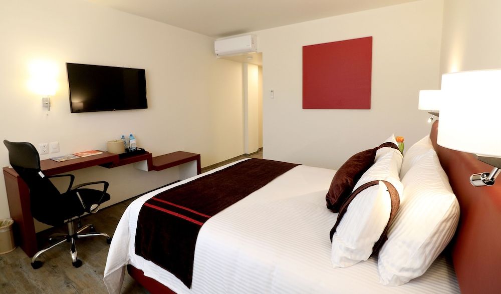Standard Room, 1 Queen Bed