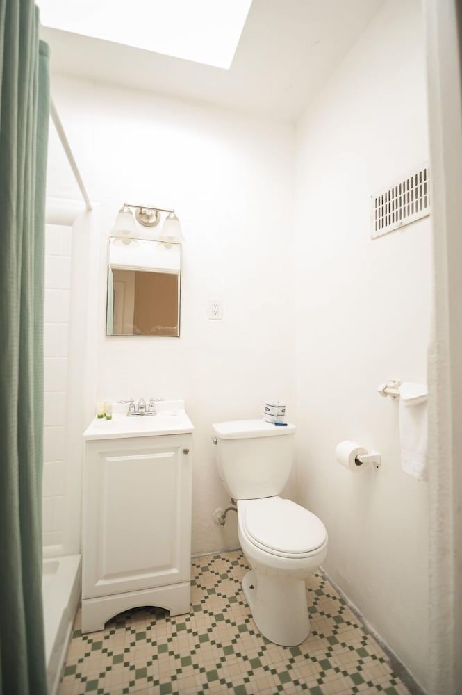 Amargosa Opera House Standard Room, 1 King Bed 10