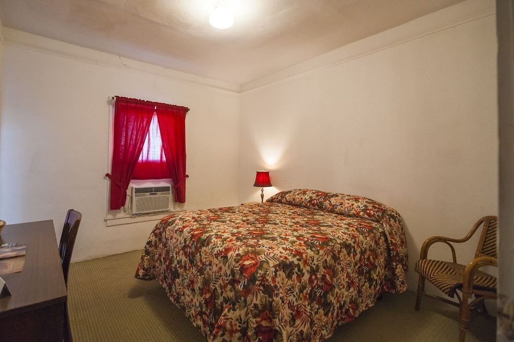 Amargosa Opera House Standard Room, 1 Queen Bed 3