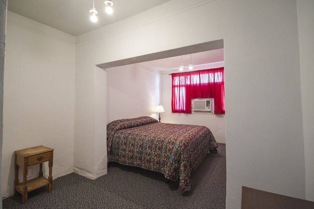 Amargosa Opera House Standard Room, 1 King Bed 5