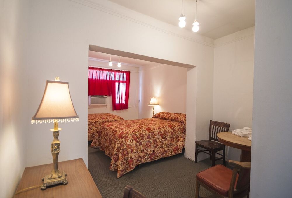 Amargosa Opera House Standard Room, 2 Double Beds 7