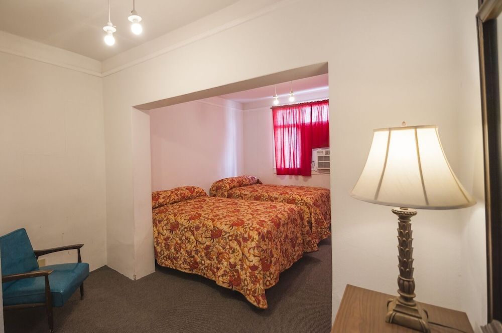 Amargosa Opera House Standard Room, 2 Double Beds 8