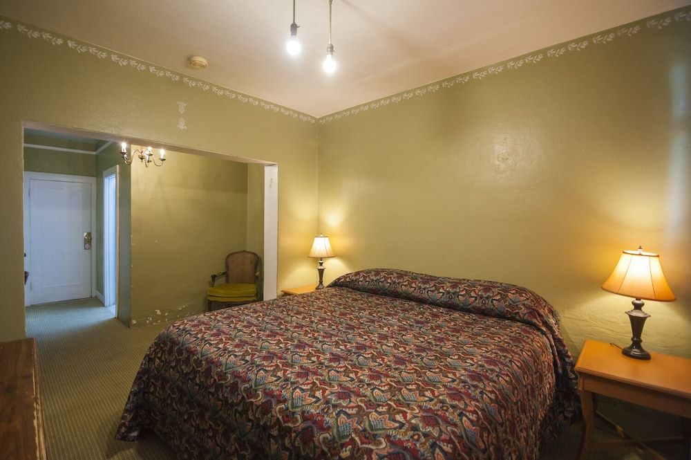 Amargosa Opera House Standard Room, 1 King Bed 2