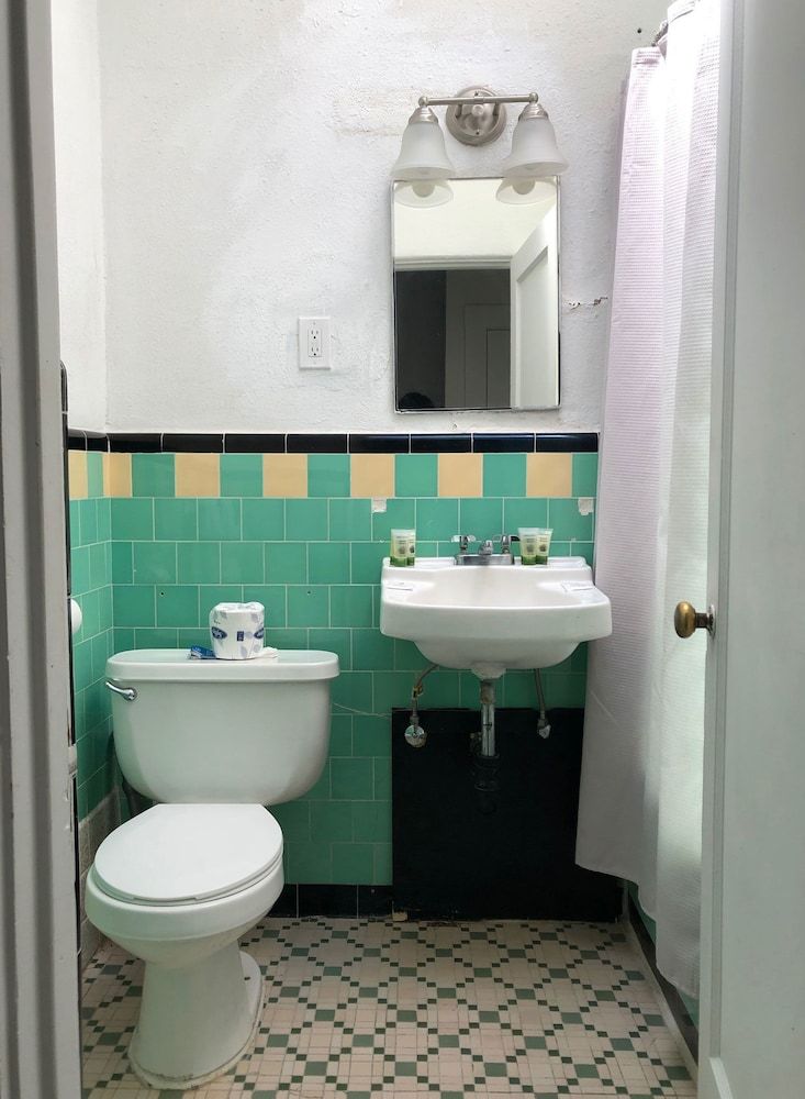 Amargosa Opera House Standard Room, 2 Double Beds 12