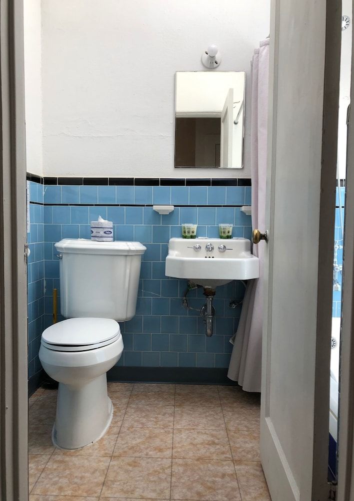 Amargosa Opera House Standard Room, 2 Double Beds 11