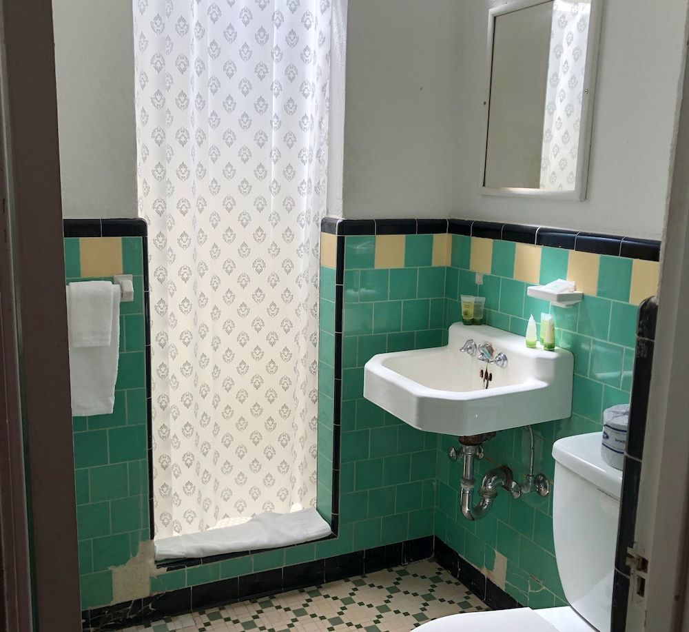 Amargosa Opera House Standard Room, 1 Queen Bed 6