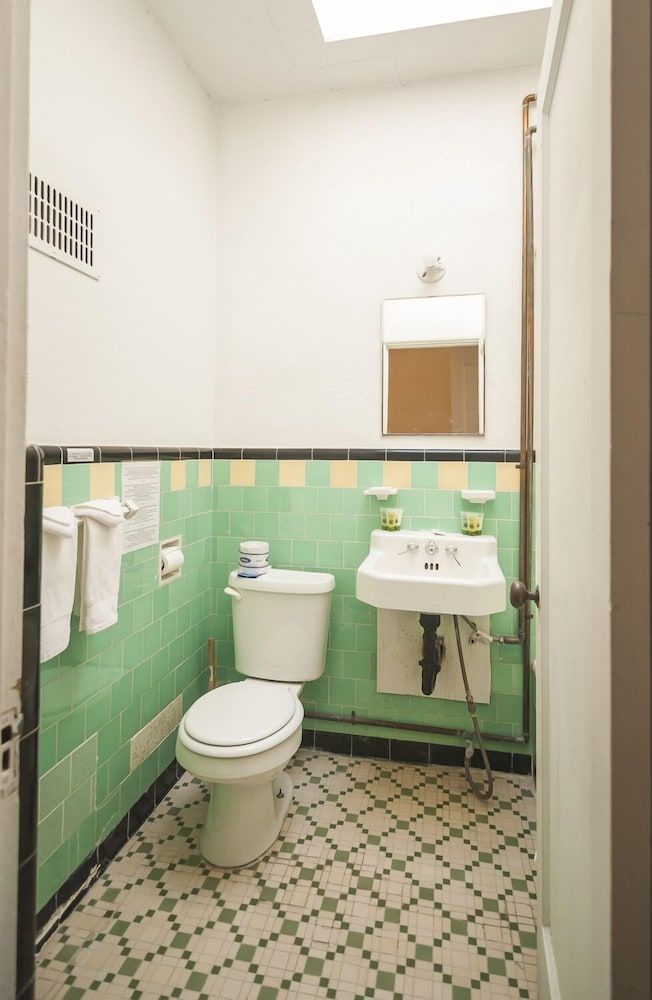 Amargosa Opera House Standard Room, 2 Double Beds 15