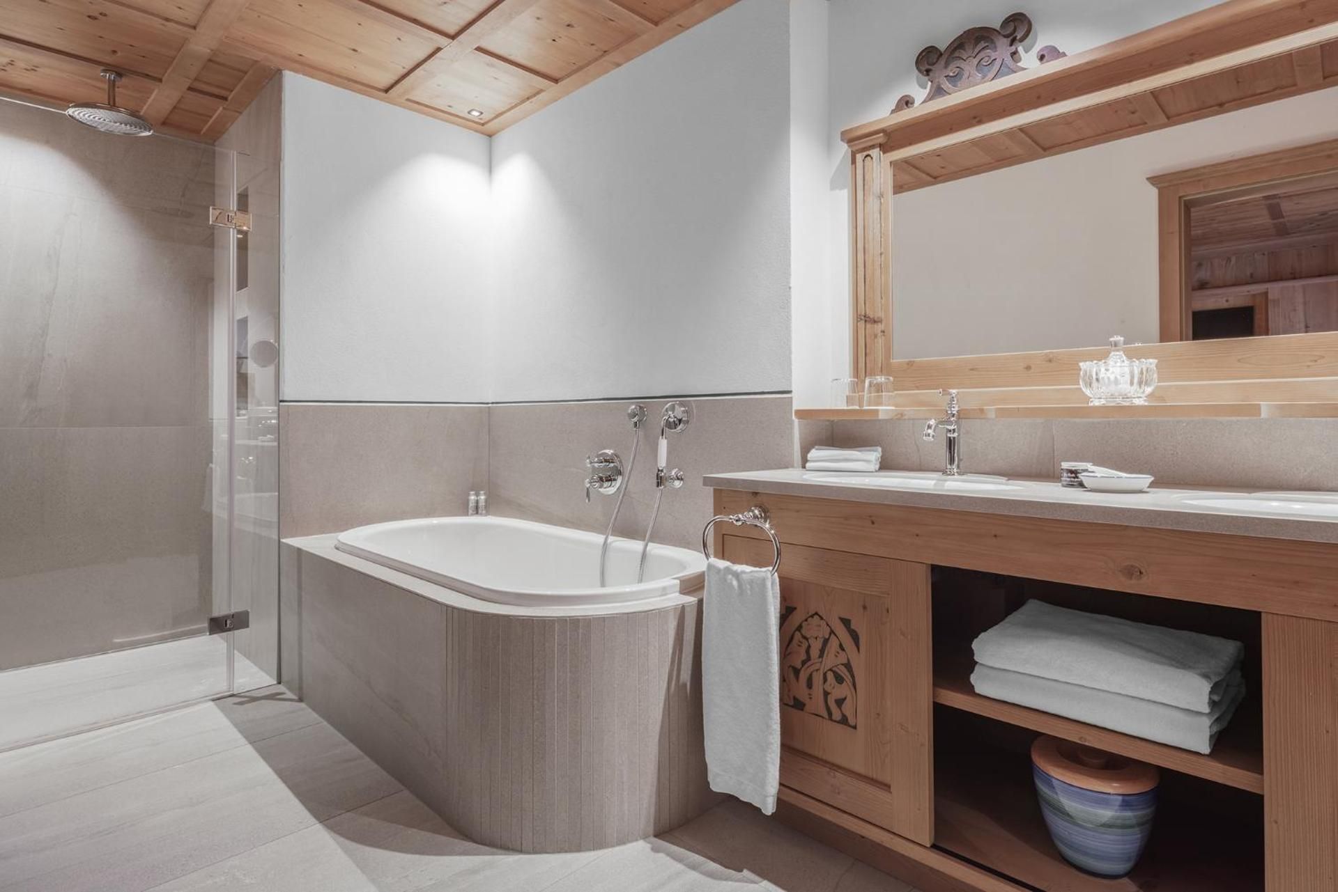 Junior Suite with Mountain View