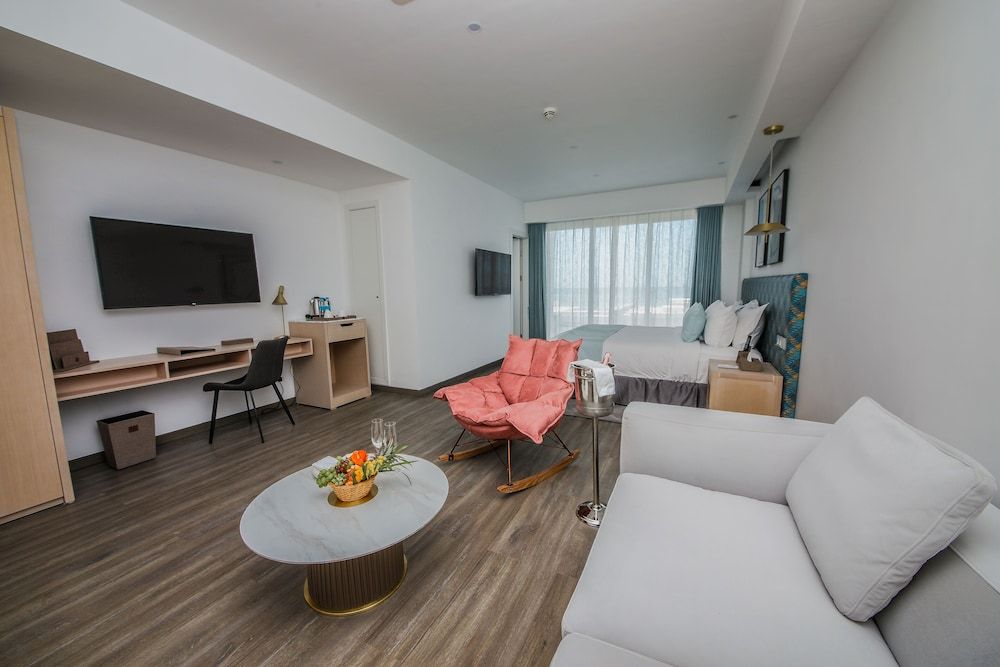 Ocean V Hotel Senior Suite 2