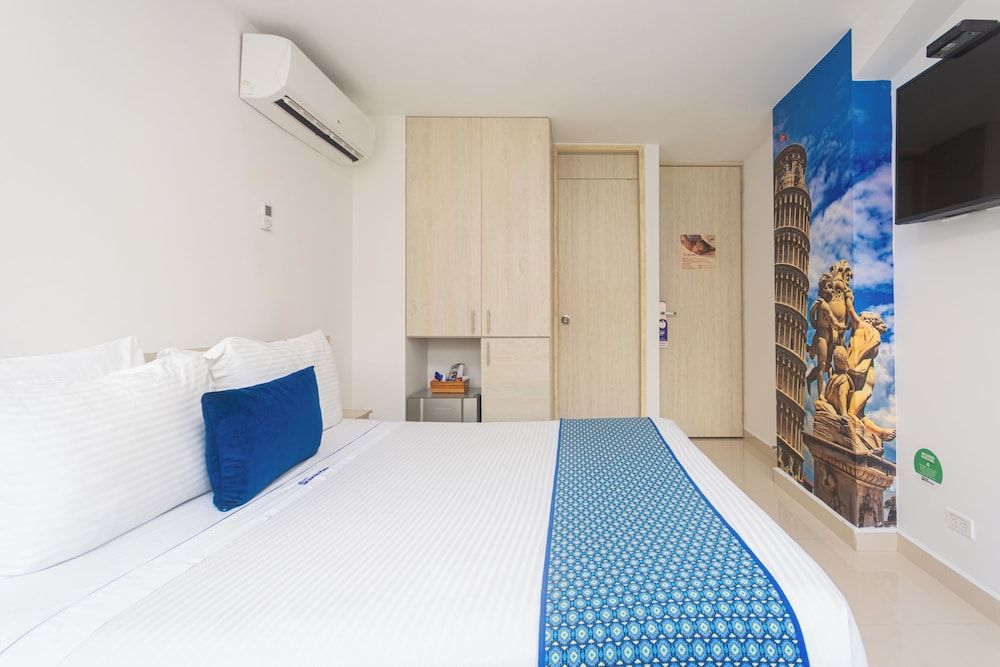 Hotel Laureles Plaza Junior Double Room, 1 Queen Bed, Ensuite 3