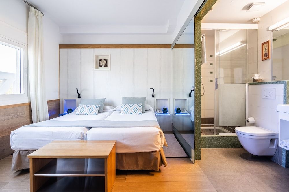 undefined Hotel Lux isla 8