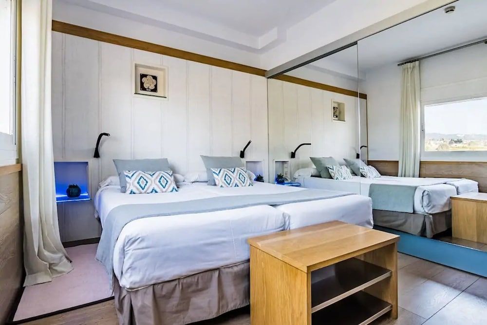 undefined Hotel Lux isla 9