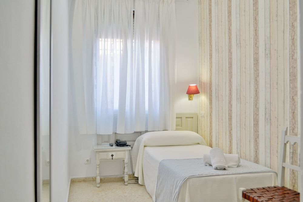 Hotel Marisa Single Room