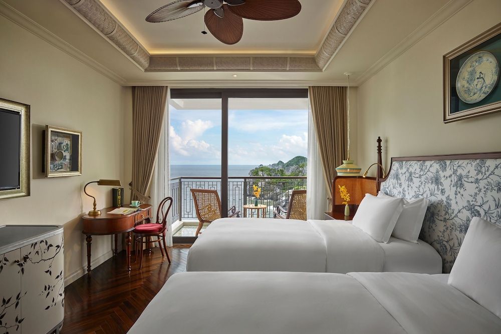 Hotel Perle d'Orient Cat Ba - MGallery Classic Room, 2 Twin Beds, Sea View 3