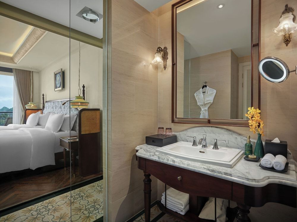 Hotel Perle d'Orient Cat Ba - MGallery Classic Room, 2 Twin Beds, Sea View 4